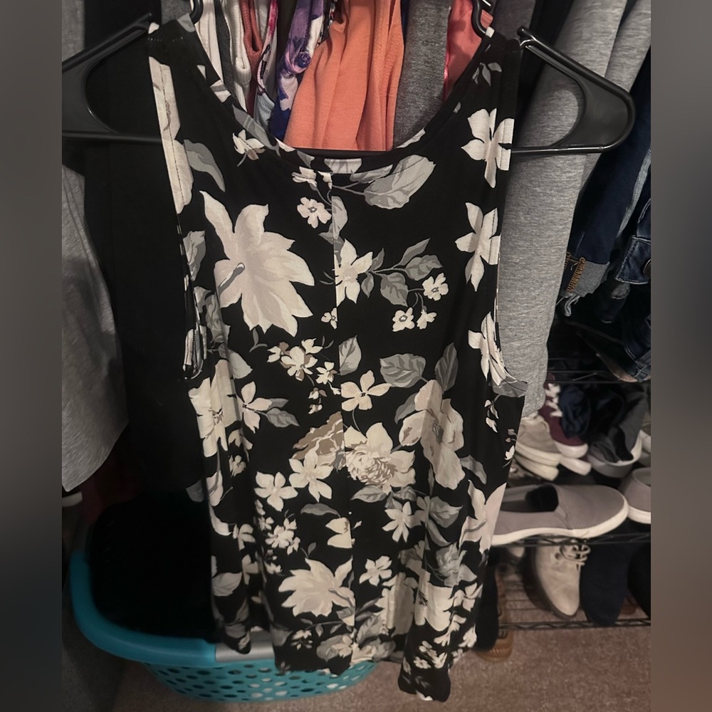 Floral Black and White Tank Top - Picture 2 of 2